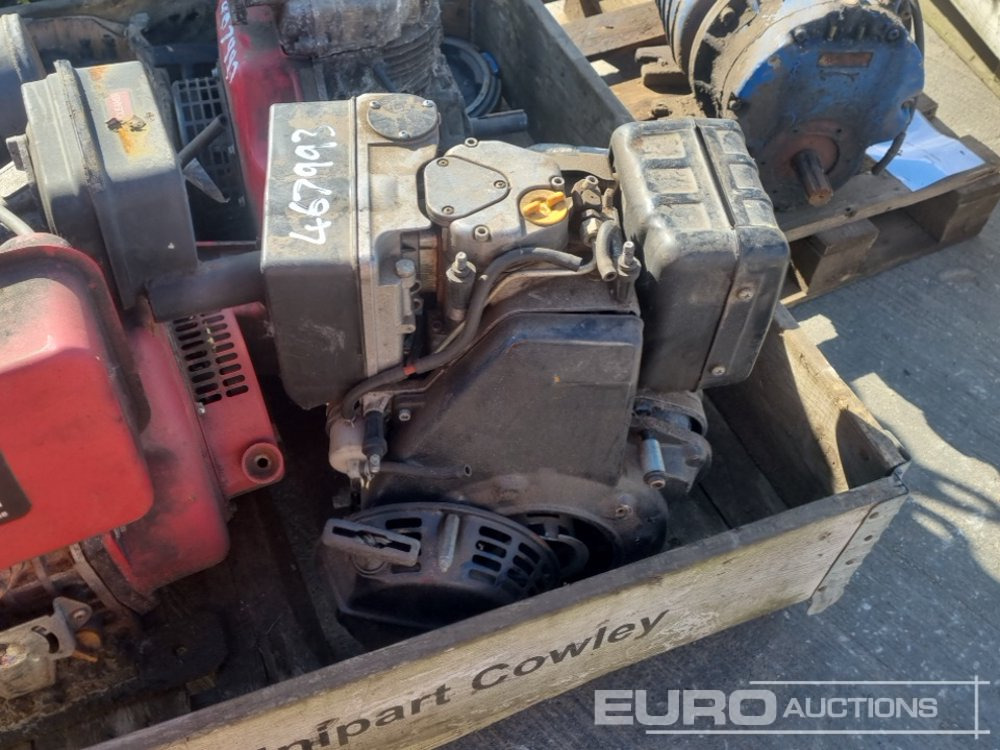 Moteur 4 Cylinder Engine (Spares), 3 Cylinder Engine (Spares), Single Cylinder Engine (3 of, Spares), Vaccuum Pump, Turbo (4 of), Fuel Pump, Cylinder Head: photos 23