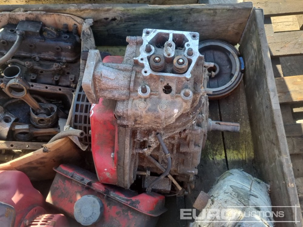 Moteur 4 Cylinder Engine (Spares), 3 Cylinder Engine (Spares), Single Cylinder Engine (3 of, Spares), Vaccuum Pump, Turbo (4 of), Fuel Pump, Cylinder Head: photos 24