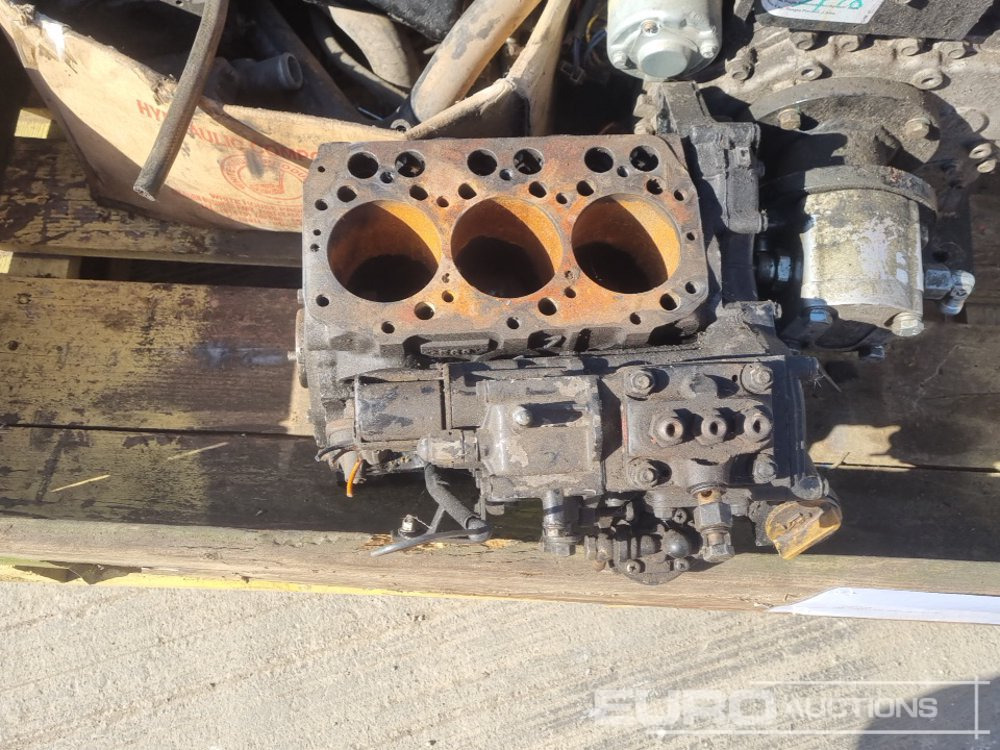 Moteur 4 Cylinder Engine (Spares), 3 Cylinder Engine (Spares), Single Cylinder Engine (3 of, Spares), Vaccuum Pump, Turbo (4 of), Fuel Pump, Cylinder Head: photos 20