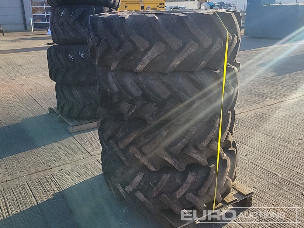 400/80-24 Tyre (4 of) - Pneu: photos 3 400/80-24 Tyre (4 of) - Pneu: photos 3