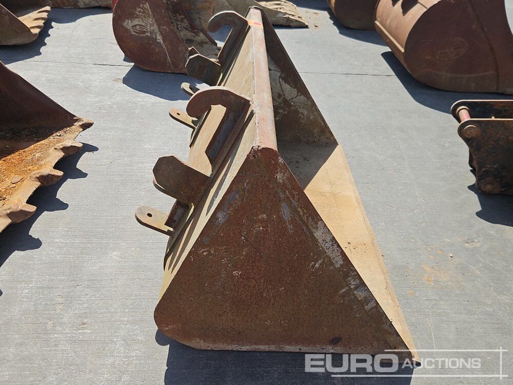 Godet 60" Loading Bucket to suit Telehandler: photos 6 Godet 60" Loading Bucket to suit Telehandler: photos 6
