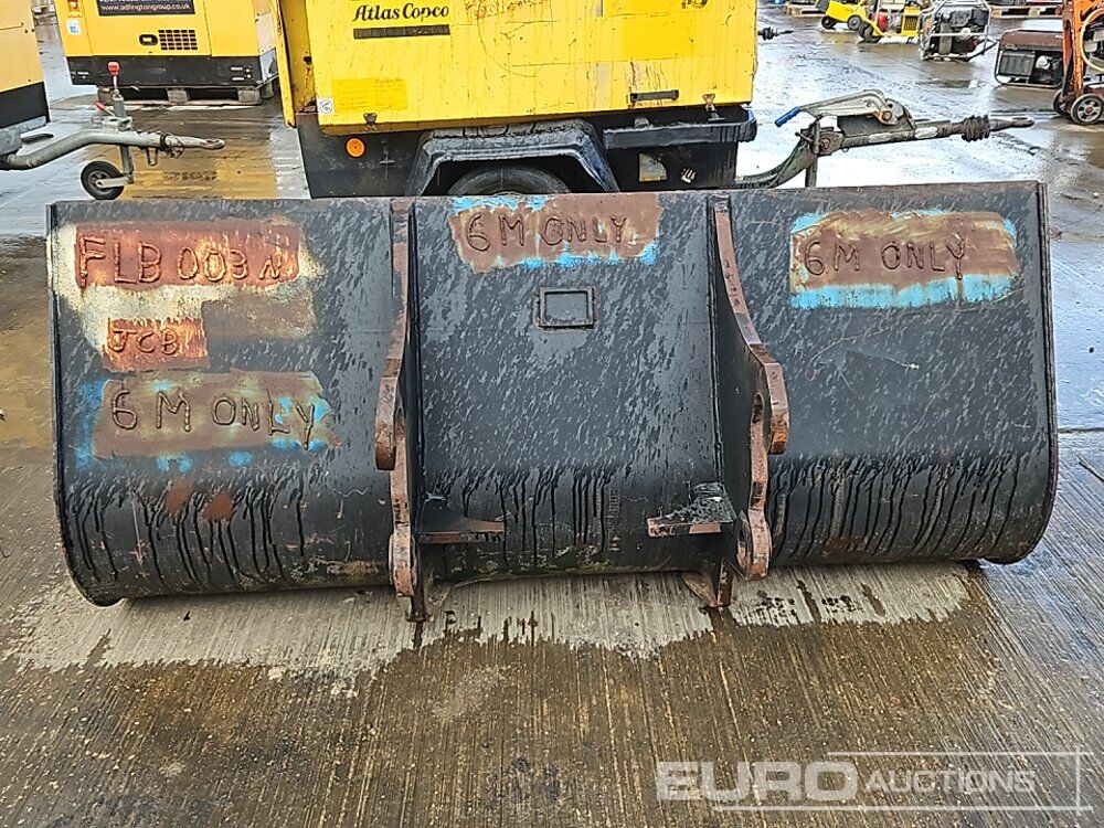 62" Loading Bucket to suit Telehandler - Godet: photos 4 62" Loading Bucket to suit Telehandler - Godet: photos 4