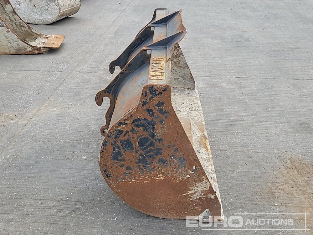 Godet 70" Loading Bucket to suit Telehandler: photos 6
