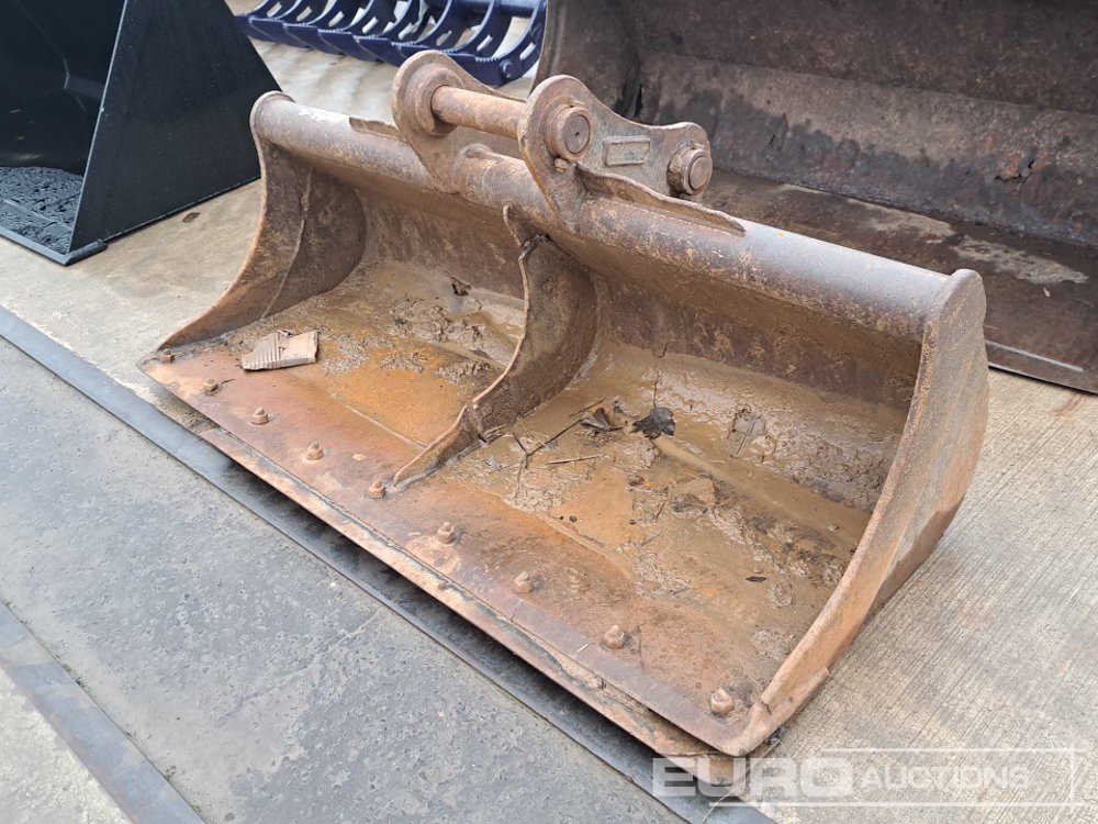 72" Strickland Ditching Bucket 65mm Pin to suit 13 Ton Excavator - Godet: photos 1 72" Strickland Ditching Bucket 65mm Pin to suit 13 Ton Excavator - Godet: photos 1