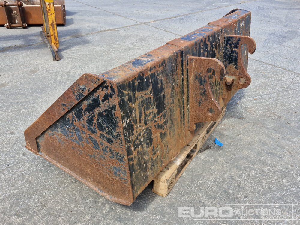 74" Loading Bucket to suit Telehandler - Godet: photos 3 74" Loading Bucket to suit Telehandler - Godet: photos 3
