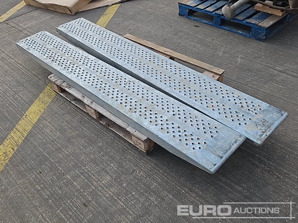 8' Loading Ramp (2 of) - L'équipement de construction: photos 5 8' Loading Ramp (2 of) - L'équipement de construction: photos 5