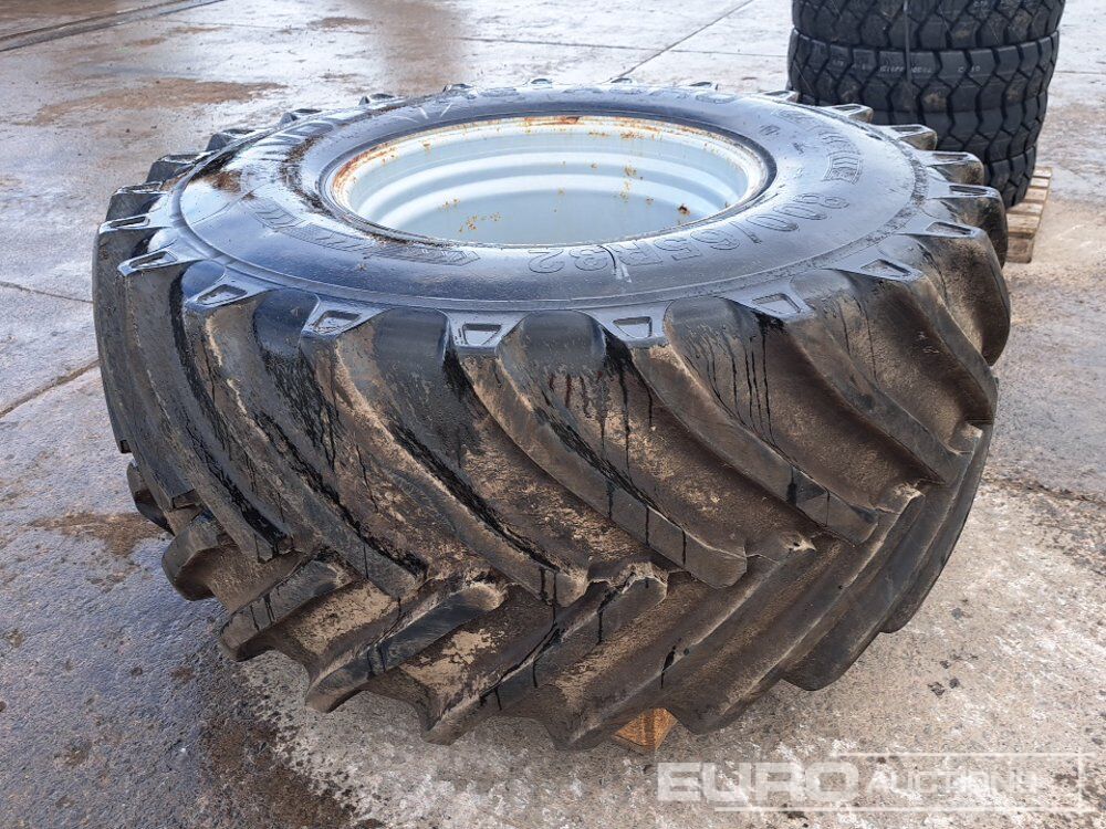 800/65R32 Tyre & Rim - Pneu: photos 2 800/65R32 Tyre & Rim - Pneu: photos 2