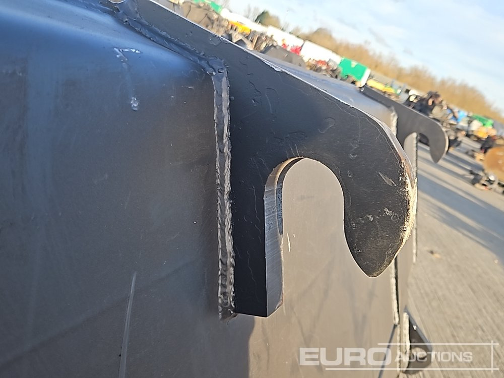 Godet neuf 90" Loading Bucket to suit Telehandler: photos 16 Godet neuf 90" Loading Bucket to suit Telehandler: photos 16