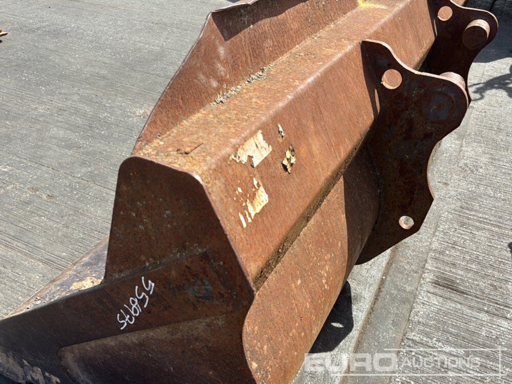 Godet 92" Loading Bucket to suit Manitou Telehandler: photos 10 Godet 92" Loading Bucket to suit Manitou Telehandler: photos 10
