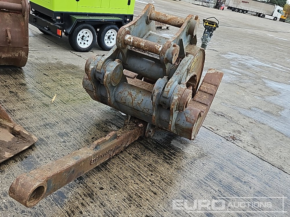 Strickland Manual 5 Finger Grab 80mm Pin to suit 20 Ton Excavator - Accessoire pour Pelle: photos 1 Strickland Manual 5 Finger Grab 80mm Pin to suit 20 Ton Excavator - Accessoire pour Pelle: photos 1