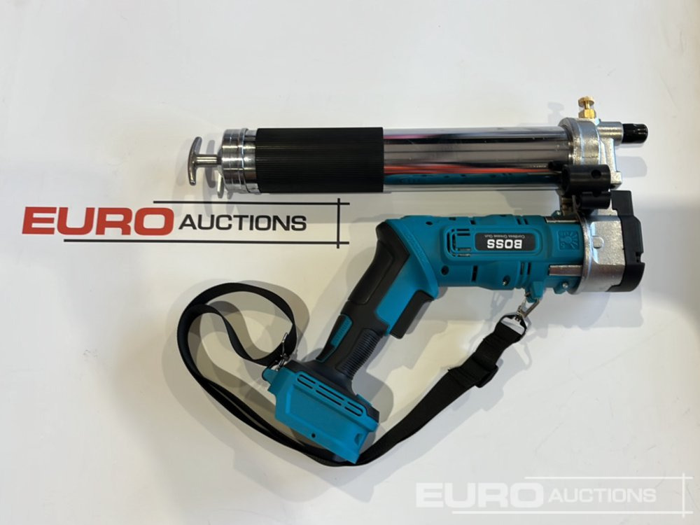 L'équipement de construction Boss 21 Volt Lithium Battery Cordless Grease Gun, 2 Batteries, Charger, Case, Shoulder Strap, Extension Pieces and Fittings: photos 11