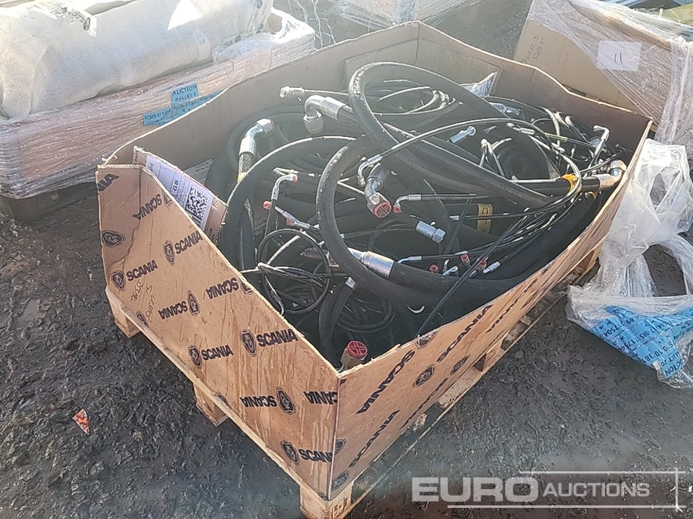 Box Of Hydraulic Hoses, Pins - Conduite/ Flexible de frein pour Engins de chantier: photos 2 Box Of Hydraulic Hoses, Pins - Conduite/ Flexible de frein pour Engins de chantier: photos 2