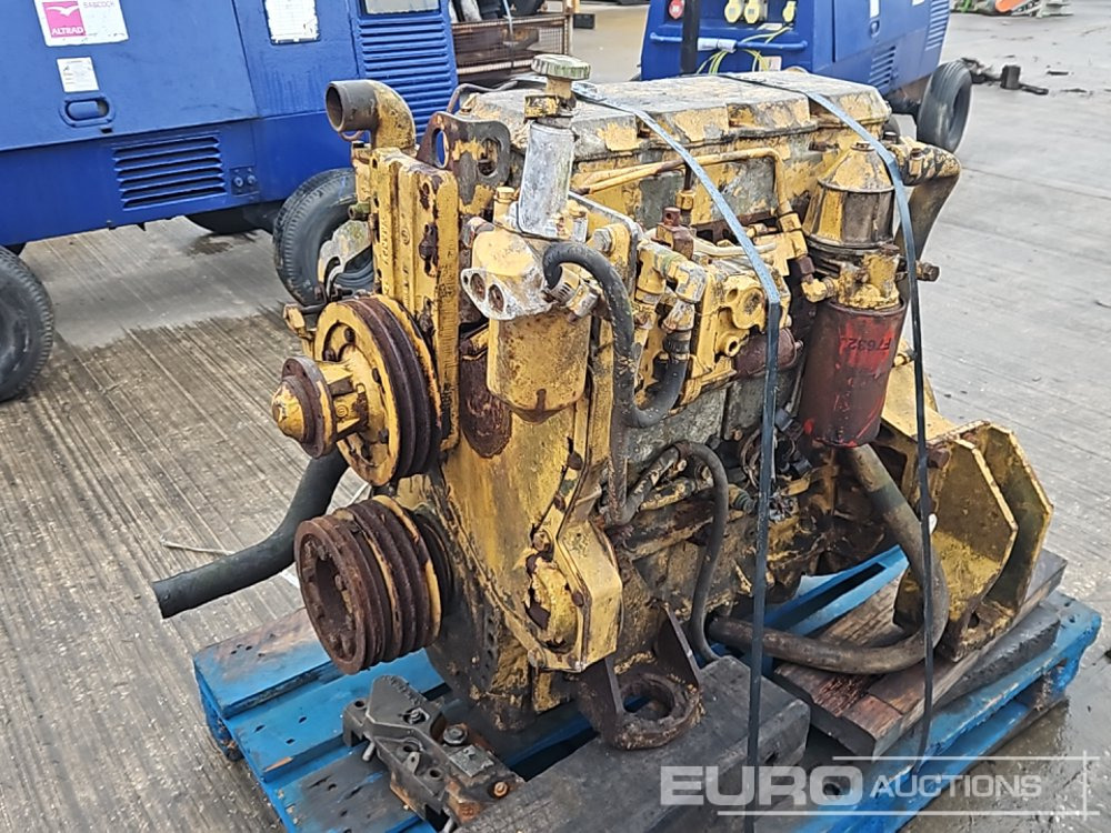CAT 4 Cylinder Engine - Moteur: photos 3 CAT 4 Cylinder Engine - Moteur: photos 3
