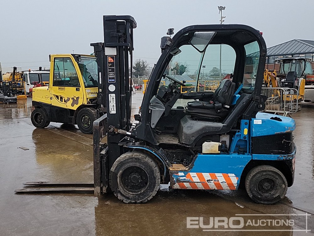 CAT DP30N - Chariot élévateur diesel: photos 2 CAT DP30N - Chariot élévateur diesel: photos 2