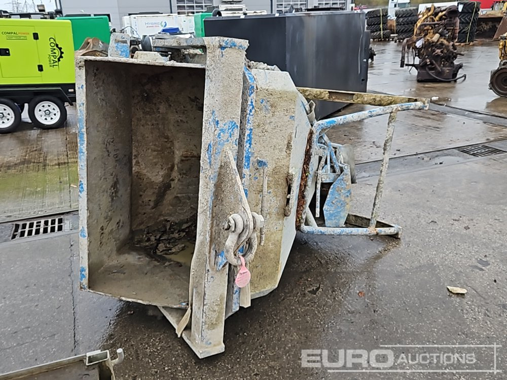 Conquip Concrete Pouring Skip to suit Crane - Benne basculante: photos 1 Conquip Concrete Pouring Skip to suit Crane - Benne basculante: photos 1