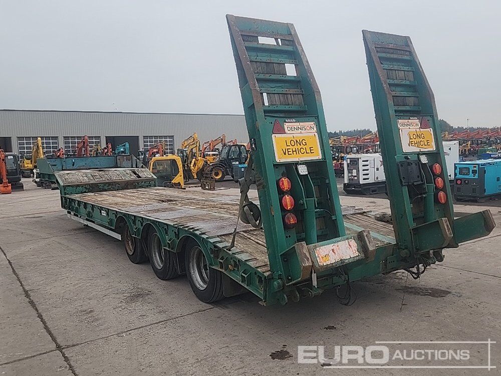 Dennison Tri Axle Step Frame Low Loader Trailer, Hydraulic Ramps, Neck Ramps (Selling After lot 778) - Remorque porte-engin surbaissée: photos 3 Dennison Tri Axle Step Frame Low Loader Trailer, Hydraulic Ramps, Neck Ramps (Selling After lot 778) - Remorque porte-engin surbaissée: photos 3