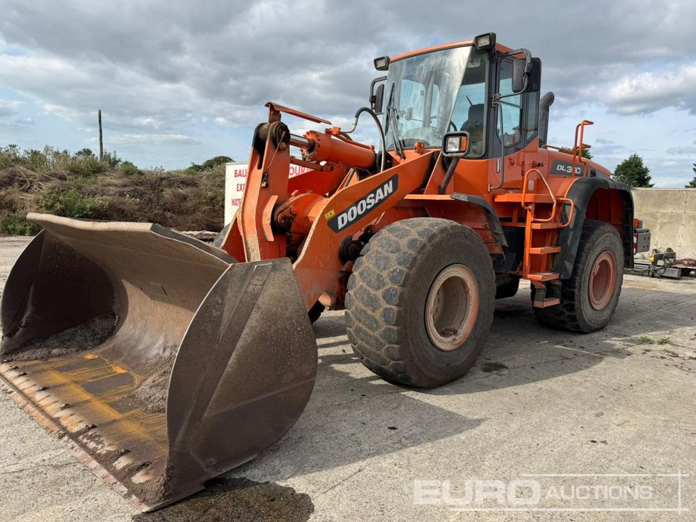 Doosan DL300 - Chargeuse sur pneus: photos 1 Doosan DL300 - Chargeuse sur pneus: photos 1