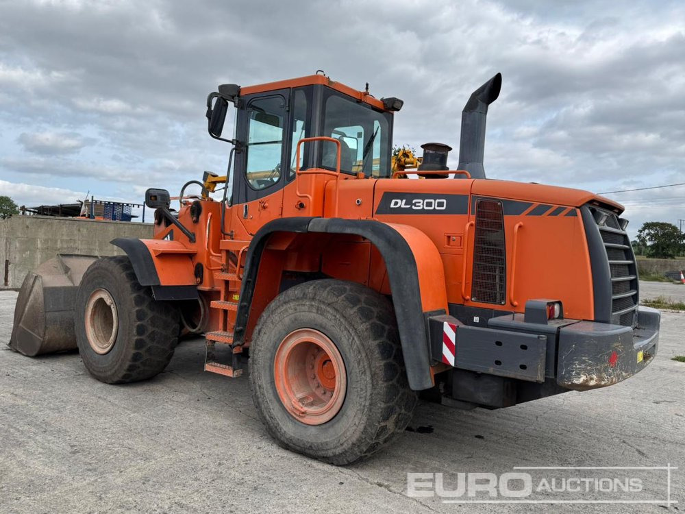 Doosan DL300 - Chargeuse sur pneus: photos 2 Doosan DL300 - Chargeuse sur pneus: photos 2