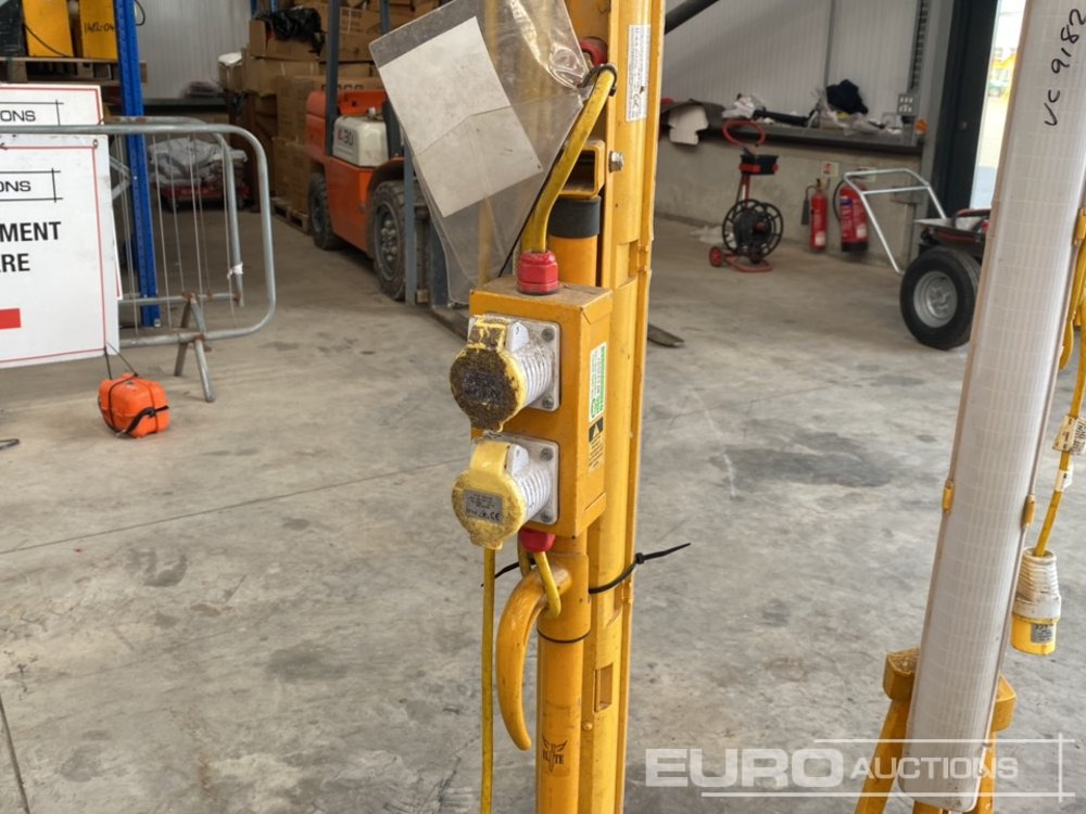 L'équipement de construction Elite 110 Volt LED Tripod Work Light (2 of): photos 10