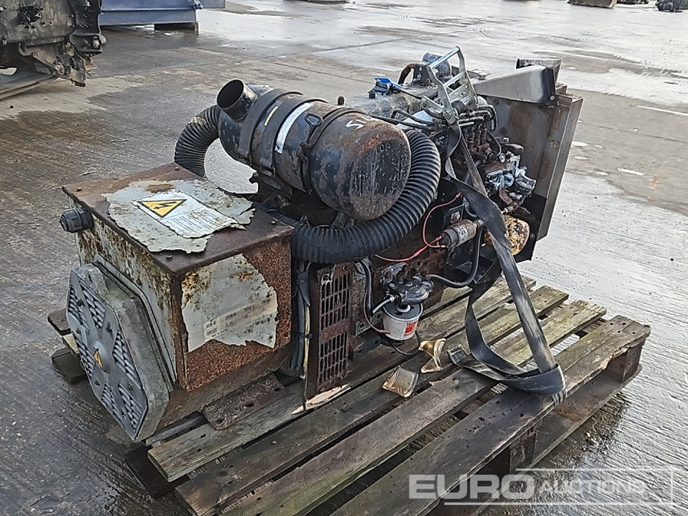 Generator, 4 Cylinder Engine - Groupe électrogène: photos 1 Generator, 4 Cylinder Engine - Groupe électrogène: photos 1