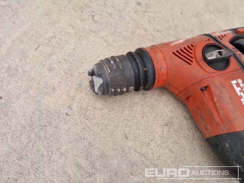 Hilti 36 Volt Hammer Drill (2 of) - Équipement de garage: photos 4 Hilti 36 Volt Hammer Drill (2 of) - Équipement de garage: photos 4