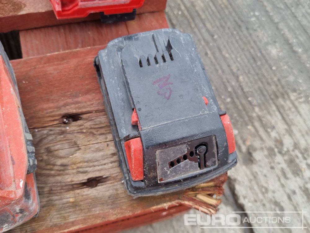 L'équipement de construction Hilti Battery Vacuum (3 of), 110Volt Orbital Sander (2 of), Battery Drill, Battery (2 of), Charger (4 of), Milwaukee Battery Impact Wrench (2 of), Charger (2 of), Battery, DeWalt Battery Impact Wrench: photos 13