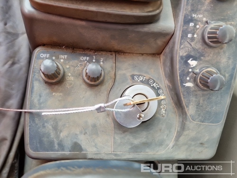 Pelle sur chenille Hitachi ZX210LC-3: photos 45