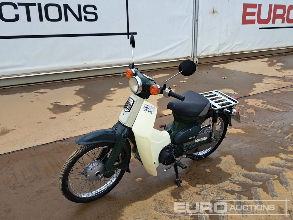Honda 50 Supercub - Motocyclette: photos 1 Honda 50 Supercub - Motocyclette: photos 1