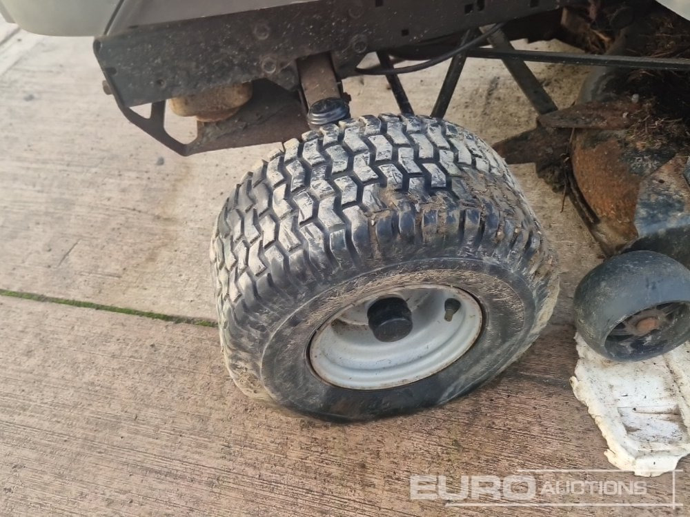 Husqvarna Petrol Ride on Lawnmower (Non Runner) - Motofaucheuse: photos 5 Husqvarna Petrol Ride on Lawnmower (Non Runner) - Motofaucheuse: photos 5