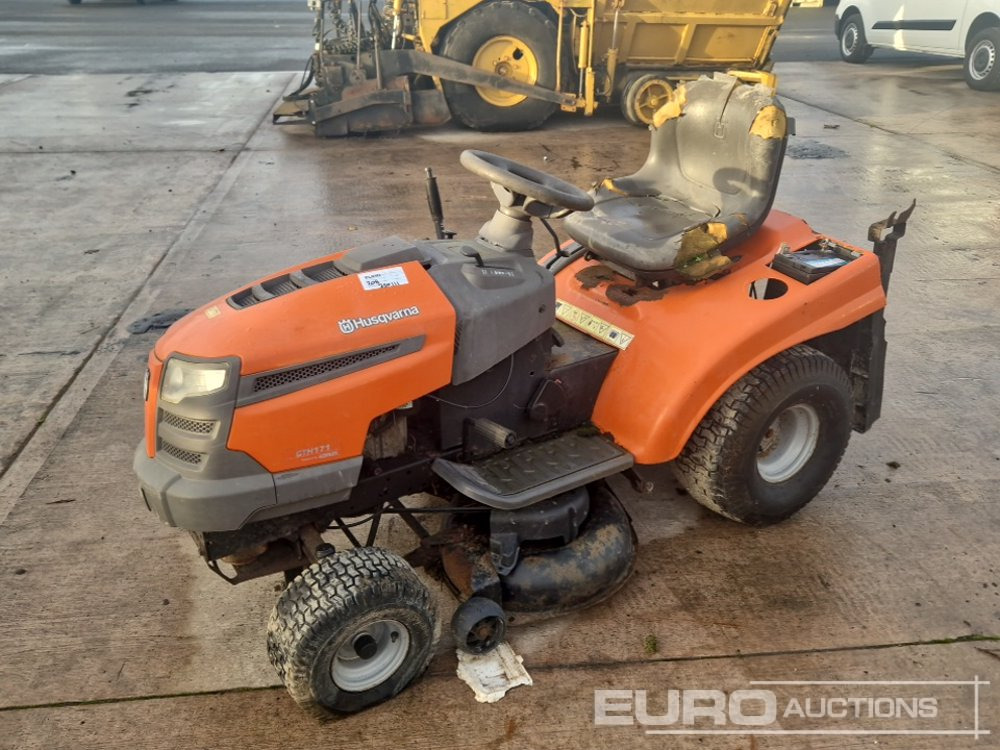 Husqvarna Petrol Ride on Lawnmower (Non Runner) - Motofaucheuse: photos 1 Husqvarna Petrol Ride on Lawnmower (Non Runner) - Motofaucheuse: photos 1