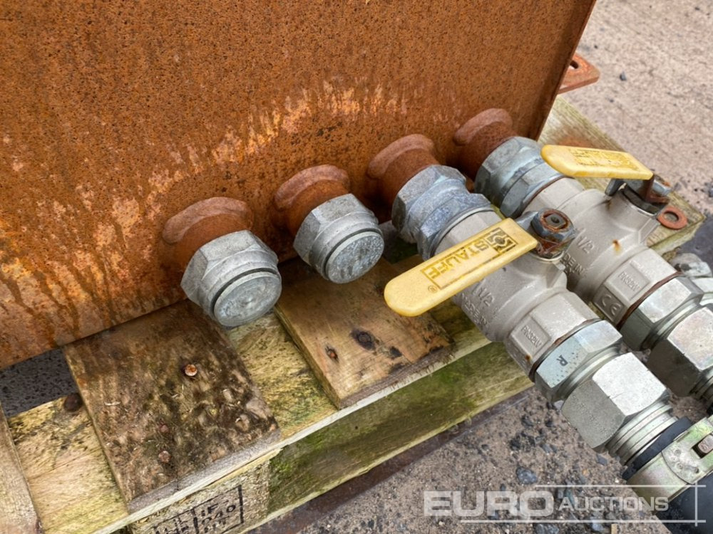 L'équipement de construction Hydraulic & Fuel Tank (2 of): photos 14