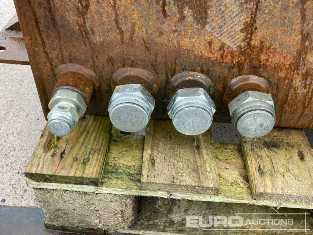 L'équipement de construction Hydraulic & Fuel Tank (2 of): photos 12
