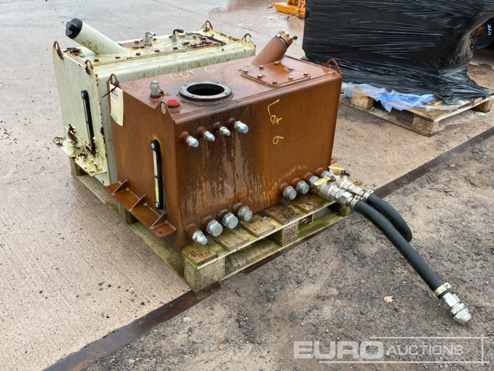 L'équipement de construction Hydraulic & Fuel Tank (2 of): photos 7