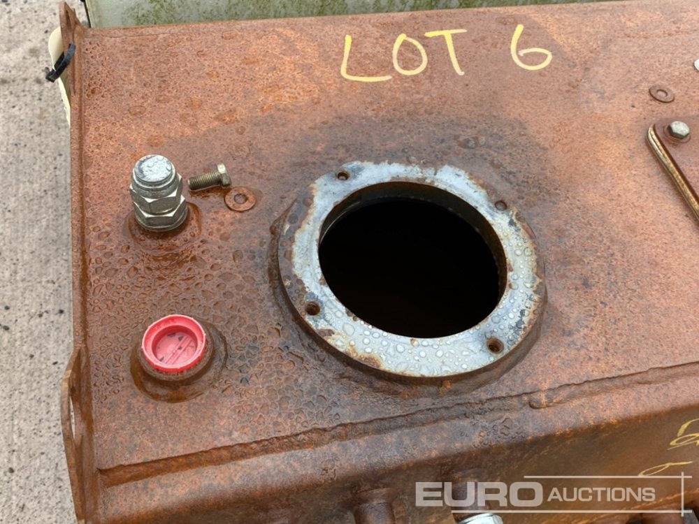 L'équipement de construction Hydraulic & Fuel Tank (2 of): photos 15