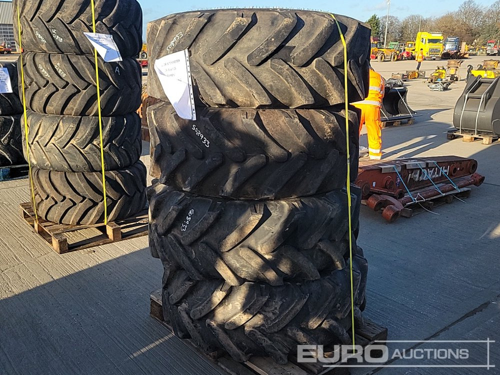 JCB 15.5/80-24 Tyre (4 of) - Pneu: photos 1 JCB 15.5/80-24 Tyre (4 of) - Pneu: photos 1