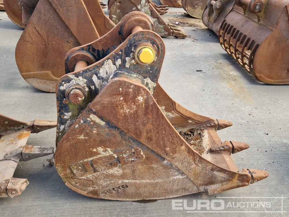 Godet JCB 28" Digging Bucket 80mm Pin to suit 20 Ton Excavator: photos 6