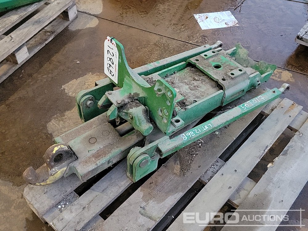 John Deere Pick Up Hitch to suit Tractor - Machine agricole: photos 1 John Deere Pick Up Hitch to suit Tractor - Machine agricole: photos 1