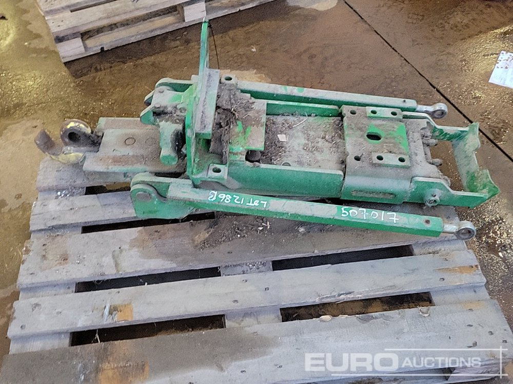 John Deere Pick Up Hitch to suit Tractor - Machine agricole: photos 2 John Deere Pick Up Hitch to suit Tractor - Machine agricole: photos 2