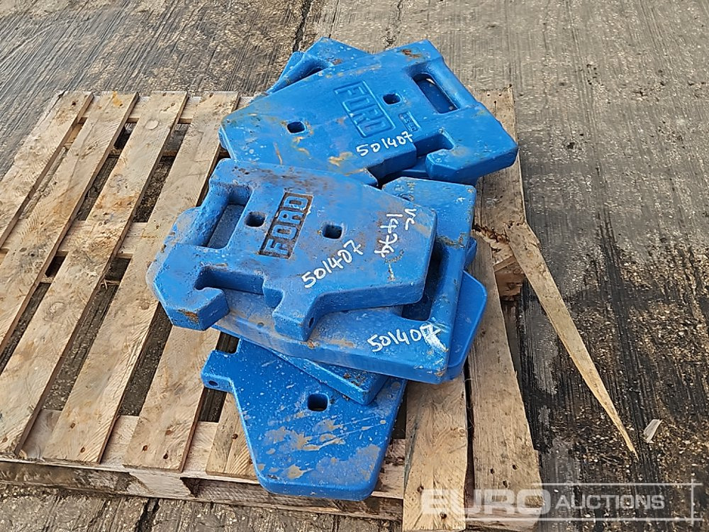 Pallet of Ford Tractor Weights - Machine agricole: photos 2 Pallet of Ford Tractor Weights - Machine agricole: photos 2