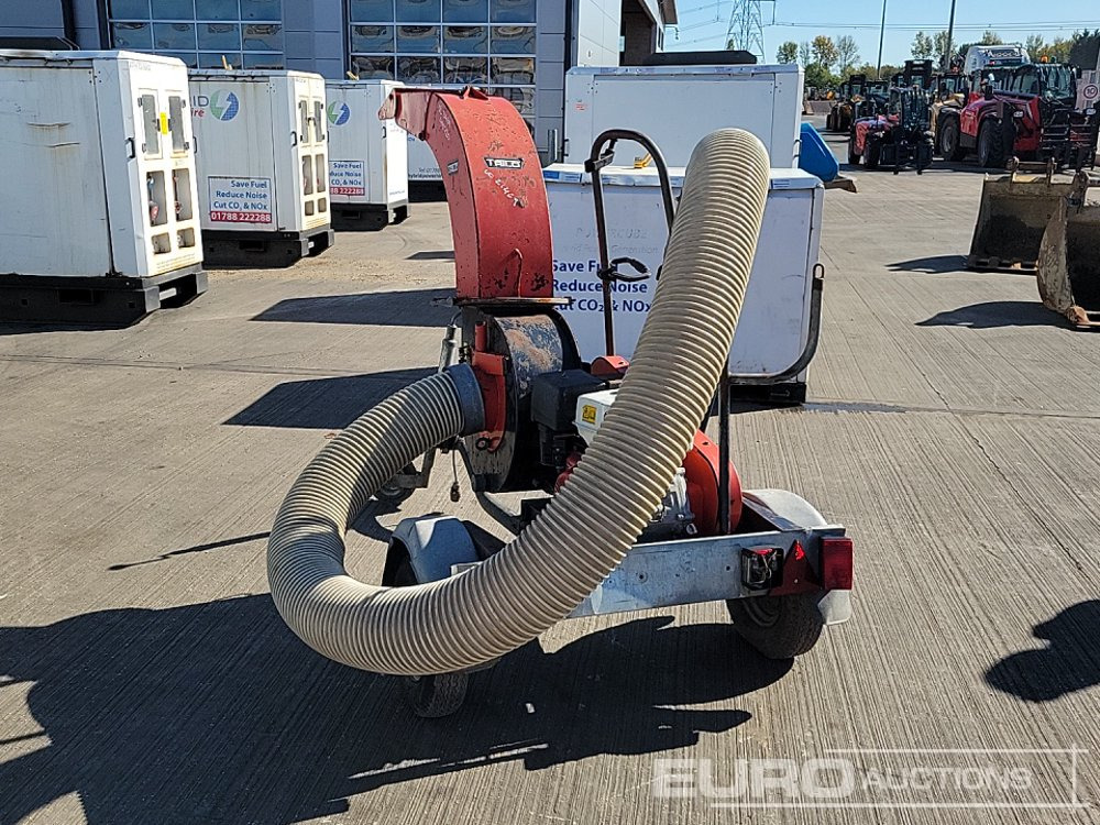 Trilo Petrol Towable Vacuum Loader, Honda Engine - Machine agricole: photos 3 Trilo Petrol Towable Vacuum Loader, Honda Engine - Machine agricole: photos 3