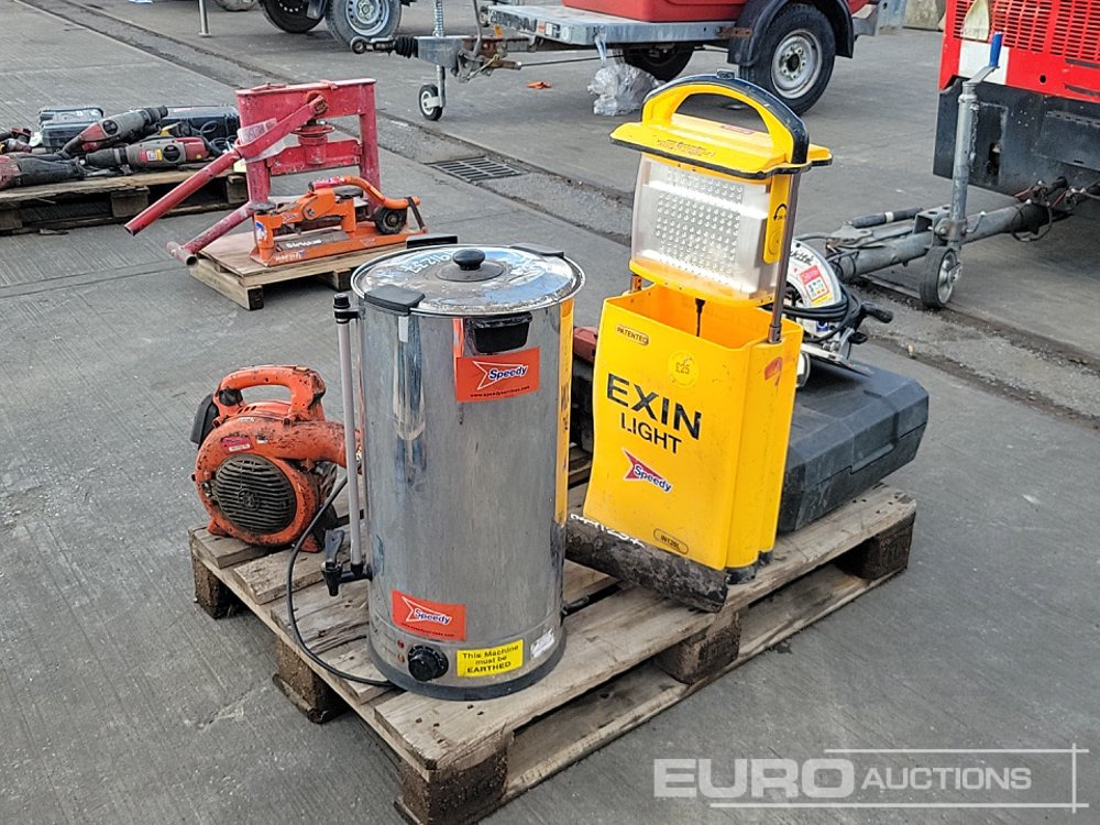 Milwaukee Battery Mag Drill, 110Volt Makita Rip Saw, Petrol Leaf Blower, 110Volt Water Pump, 240Volt Water Boiler, Hilti Rivet Gun, 240Volt Portable LED Light - L'équipement de construction: photos 3 Milwaukee Battery Mag Drill, 110Volt Makita Rip Saw, Petrol Leaf Blower, 110Volt Water Pump, 240Volt Water Boiler, Hilti Rivet Gun, 240Volt Portable LED Light - L'équipement de construction: photos 3