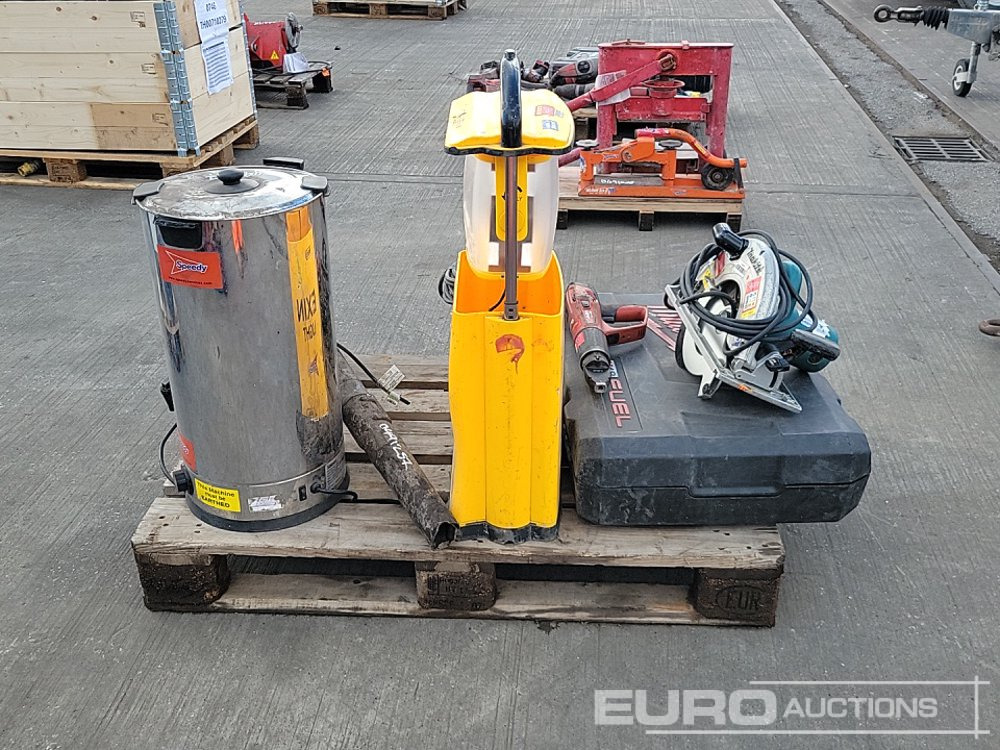 Milwaukee Battery Mag Drill, 110Volt Makita Rip Saw, Petrol Leaf Blower, 110Volt Water Pump, 240Volt Water Boiler, Hilti Rivet Gun, 240Volt Portable LED Light - L'équipement de construction: photos 4 Milwaukee Battery Mag Drill, 110Volt Makita Rip Saw, Petrol Leaf Blower, 110Volt Water Pump, 240Volt Water Boiler, Hilti Rivet Gun, 240Volt Portable LED Light - L'équipement de construction: photos 4