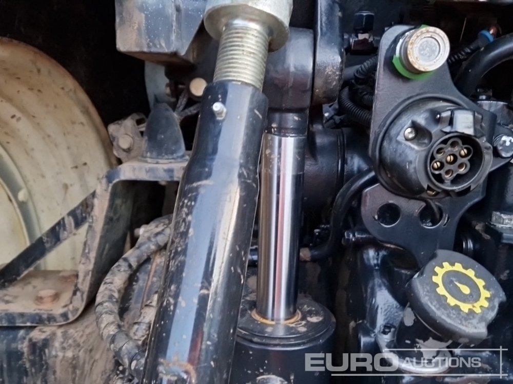 Tracteur agricole New Holland T6080: photos 23 Tracteur agricole New Holland T6080: photos 23