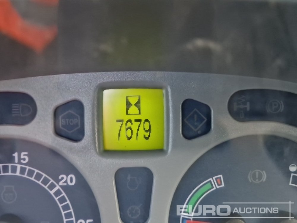 Tracteur agricole New Holland T6080: photos 41 Tracteur agricole New Holland T6080: photos 41