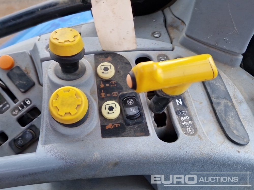 Tracteur agricole New Holland T6080: photos 34 Tracteur agricole New Holland T6080: photos 34