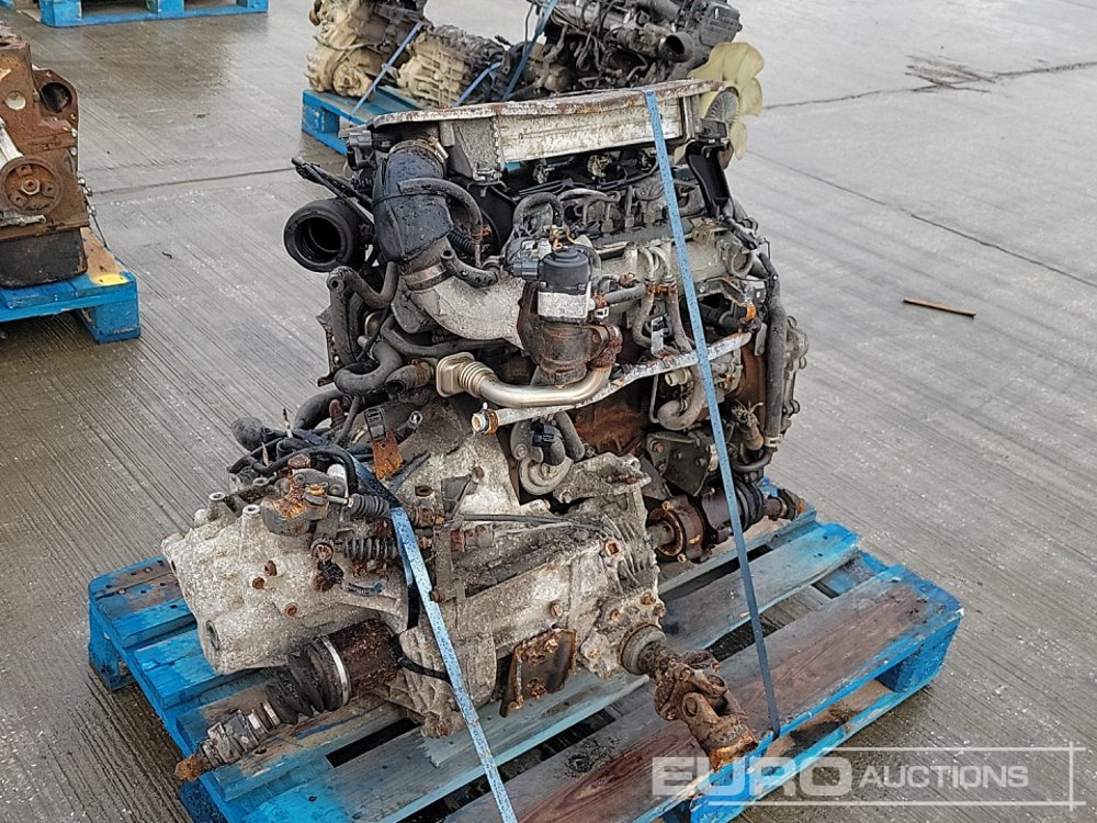 Nissan 4 Cylinder Engine, Gearbox - Moteur: photos 5 Nissan 4 Cylinder Engine, Gearbox - Moteur: photos 5