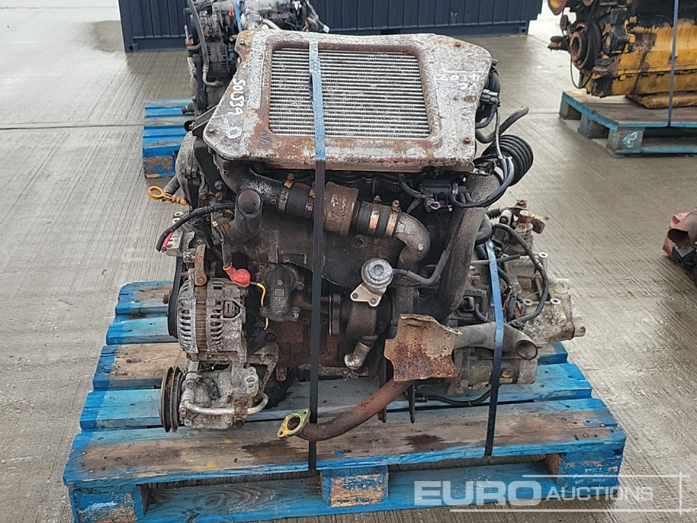 Nissan 4 Cylinder Engine, Gearbox - Moteur: photos 2 Nissan 4 Cylinder Engine, Gearbox - Moteur: photos 2