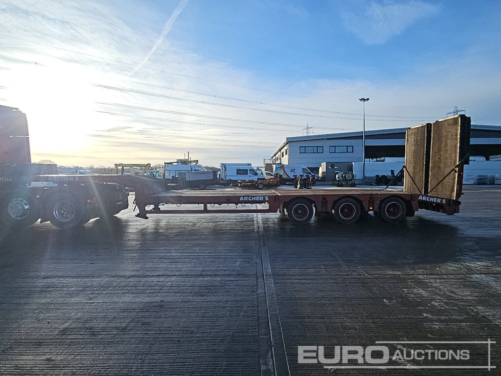 Nooteboom Tri Axle Step Frame Low Loader Trailer, Flip Tow Ramps - Semi-remorque surbaissé: photos 2 Nooteboom Tri Axle Step Frame Low Loader Trailer, Flip Tow Ramps - Semi-remorque surbaissé: photos 2