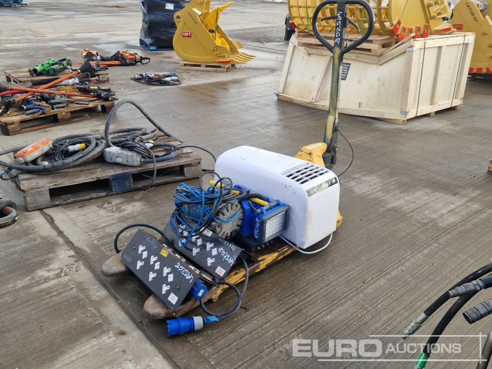 Pallet Truck, 110Volt Submersible Water Pump, 230Volt Dehumidifier, Battery Work Light, 230Volt Splitter - L'équipement de construction: photos 5 Pallet Truck, 110Volt Submersible Water Pump, 230Volt Dehumidifier, Battery Work Light, 230Volt Splitter - L'équipement de construction: photos 5