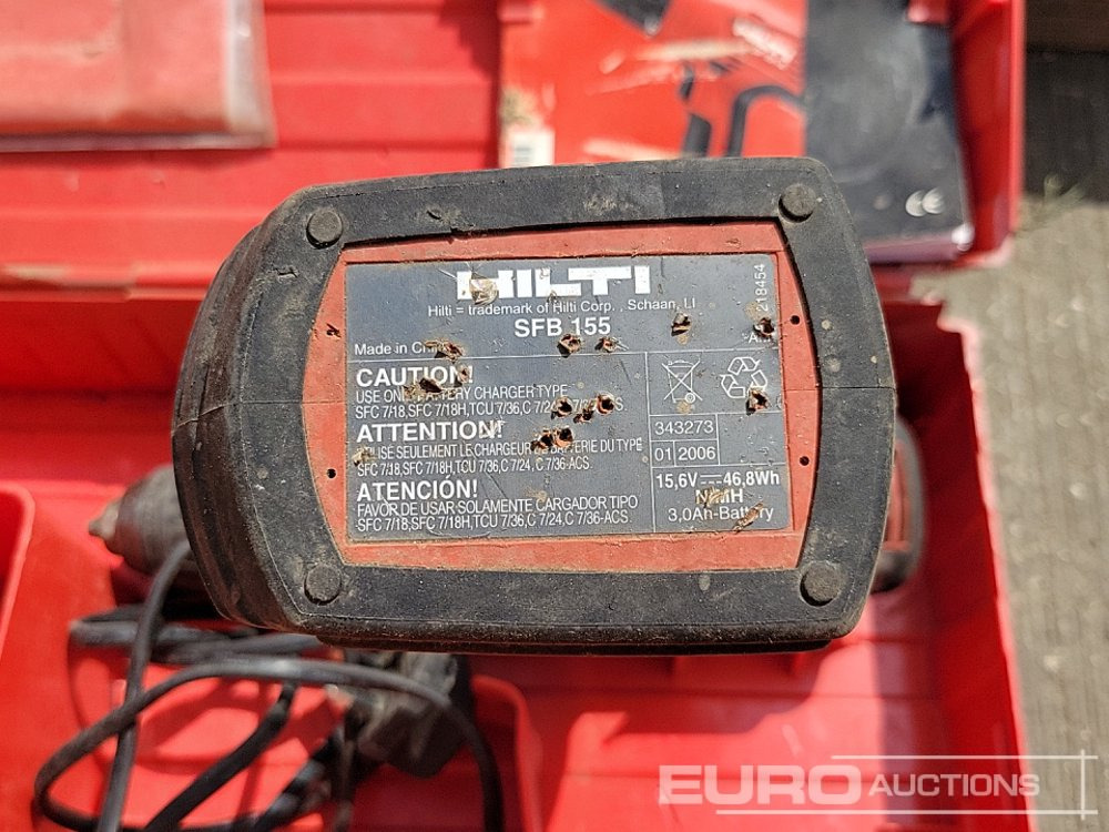 L'équipement de construction Paslode PPM35Ci Battery Nail Gun, Bosch 230Volt Heat Gun, Hilti Battery Drill (3 of), 110Volt Transformer: photos 18